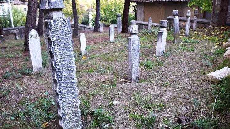 Taraklı’da tarihin izleri mezar taşları